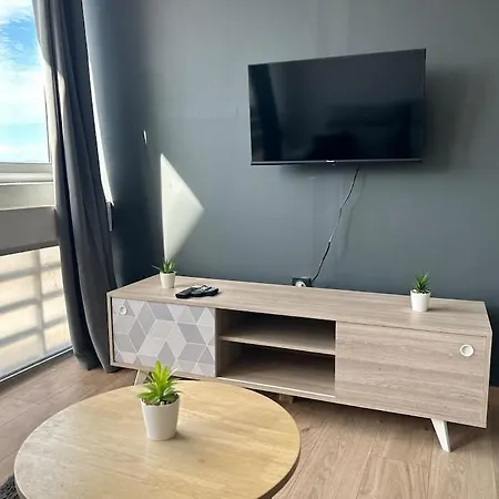 Studio Lumineux, Acces Direct Plage Et Piscine *
