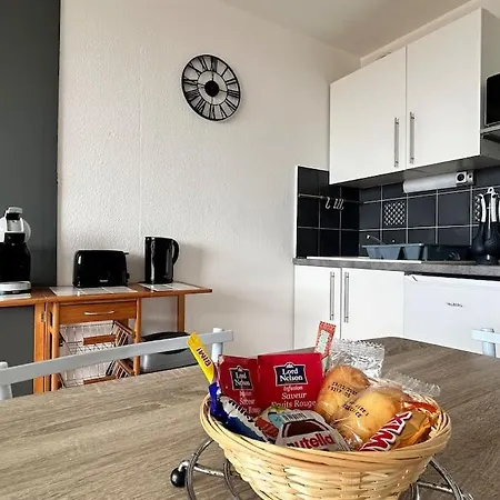 Studio Lumineux, Acces Direct Plage Et Piscine דירה *