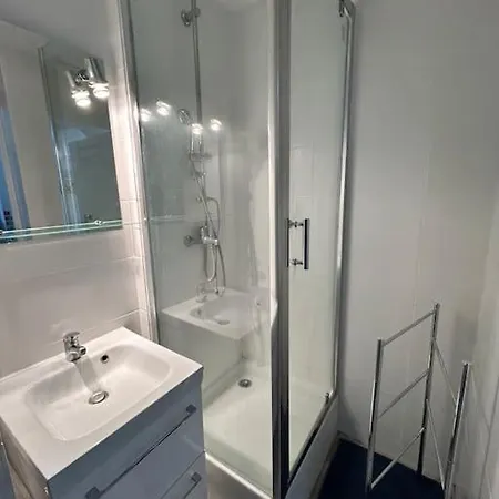Studio Lumineux, Acces Direct Plage Et Piscine דירה